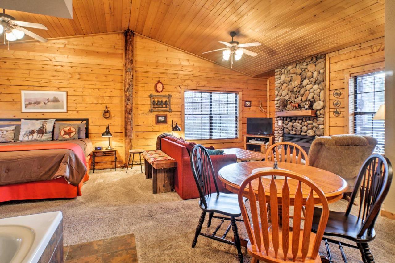 Cabin-Style Studio Right Off The Branson Strip! Daire Dış mekan fotoğraf