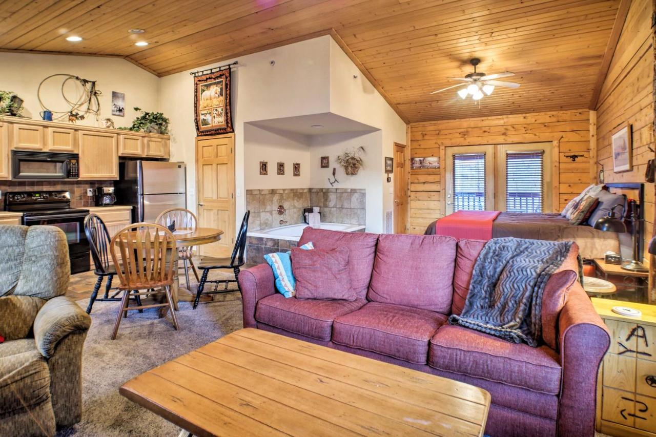 Cabin-Style Studio Right Off The Branson Strip! Daire Dış mekan fotoğraf